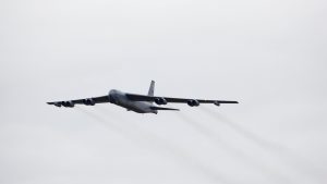 Două aeronave rusești au interceptat un Air Force B-52 american deasupra Mării Negre. „Manevre lipsite de profesionalism”