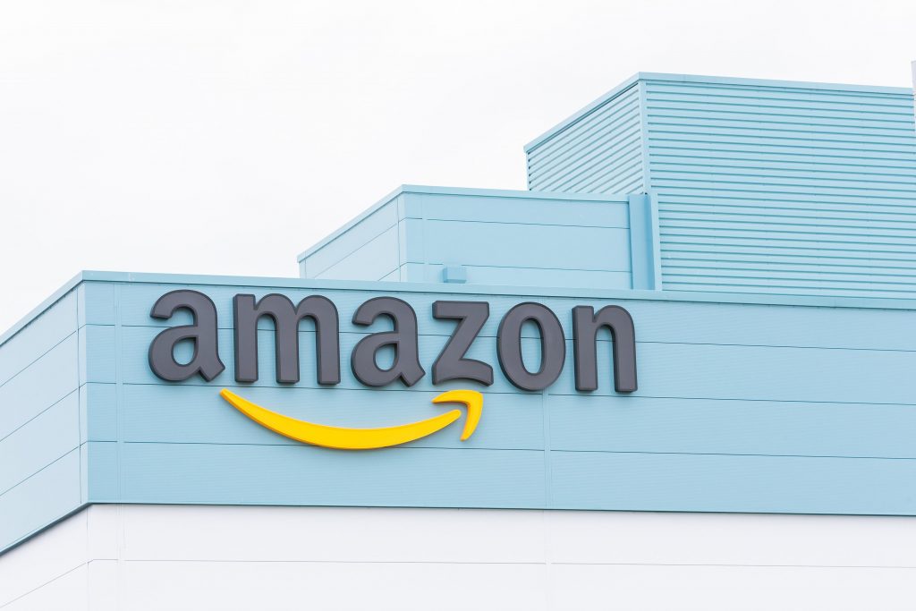Jeff Bezos face depozite Amazon din mall-urile pustii din America