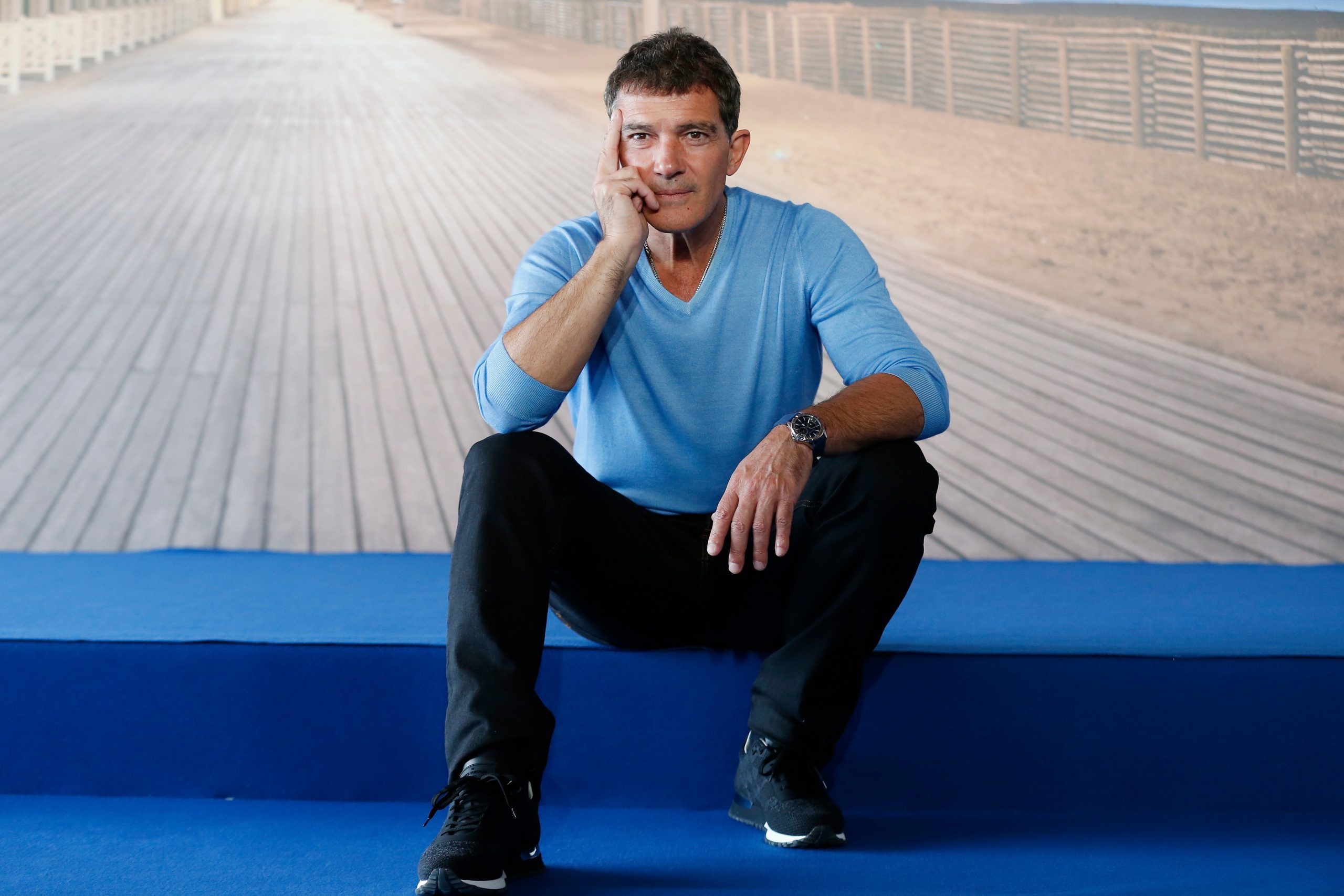 Banderas, infectat cu COVID-19 la 60 de ani. Și-a petrecut ziua de naștere în izolare