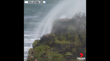 VIDEO Cascada care curge invers în Australia. „Tipic pentru 2020”. Care este explicația