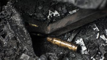 Un băiat de 13 ani din Iași a fost transportat la spital după ce un cartuș i-a explodat în față