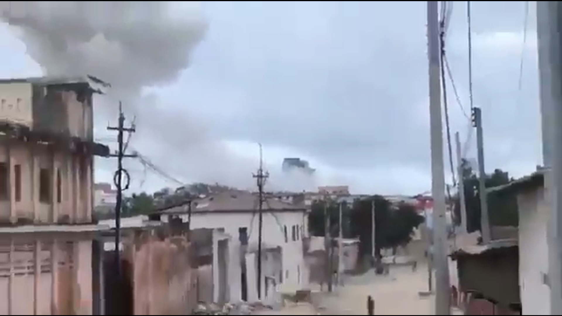 Explozie capcană urmată de focuri de armă în Somalia. „Oamenii fug mâncând pământul”