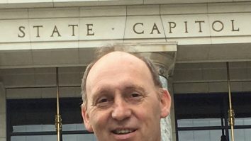 7 oameni au murit în timpul unui accident aviatic în Alaska, printre care și politicianul Gary Knopp