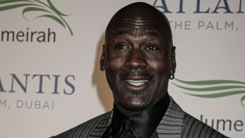 Cât costă o copie a primului contract încheiat între Michael Jordan și Chicago Bulls