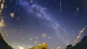 Perseidele: Când poți vedea cel mai spectaculos fenomen astronomic. Până la 100 de stele căzătoare pe oră