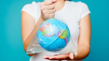 Facebook ascunde în Oceanul Pacific echipamente care ar putea polua planeta