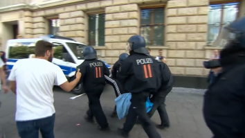 Berlin: Poliția a oprit protestul împotriva purtării măștilor de protecție