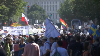 10.000 de manifestanți au protestat sâmbătă, în Berlin, pe tema restricțiilor impuse în contextul pandemiei de COVID-19