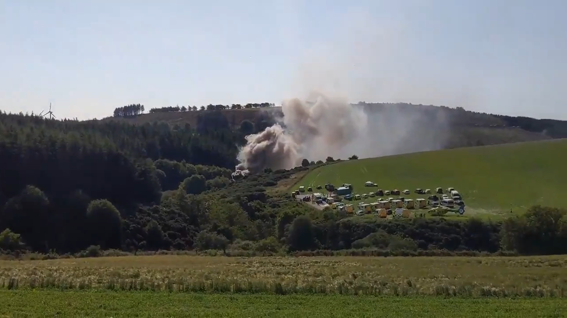 În Scoția, un tren a deraiat lăsând în urma nori groși de fum. Răspunsul autorităților