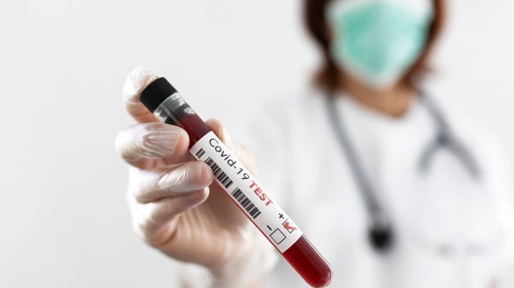 Cercetătorii au raportat două cazuri noi de reinfectare cu COVID-19 în Europa