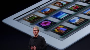 Raritate în business: CEO-ul Apple, Tim Cook, devine miliardar deși nu este fondatorul companiei