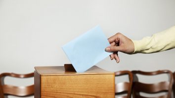 Trump i-a influențat pe americani: 74% dintre votanți cred că votul electronic înseamnă fraudarea alegerilor