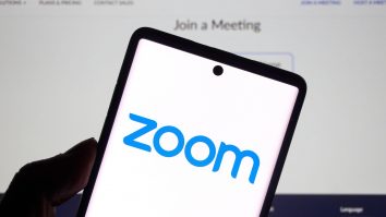 Zoom a picat în America și Marea Britanie. Oamenii de afaceri sunt disperați, iar studenții sunt fericiți