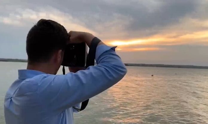 Un fotograf român readuce liniștea unui #apus de soare: „Reprezintă emoția trăirii”