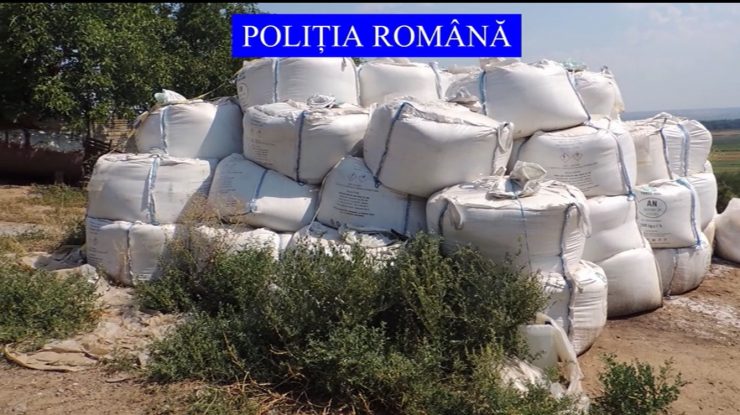 35 de tone de azotat de amoniu, în soare, la Galaţi. În ce condiţii ar fi putut deveni periculos