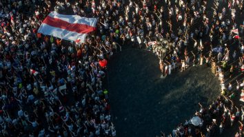 Mii de oameni au ieşit în stradă, în Belarus, pentru a noua noapte consecutivă de proteste