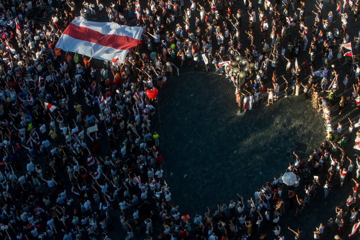 Mii de oameni au ieşit în stradă, în Belarus, pentru a noua noapte consecutivă de proteste
