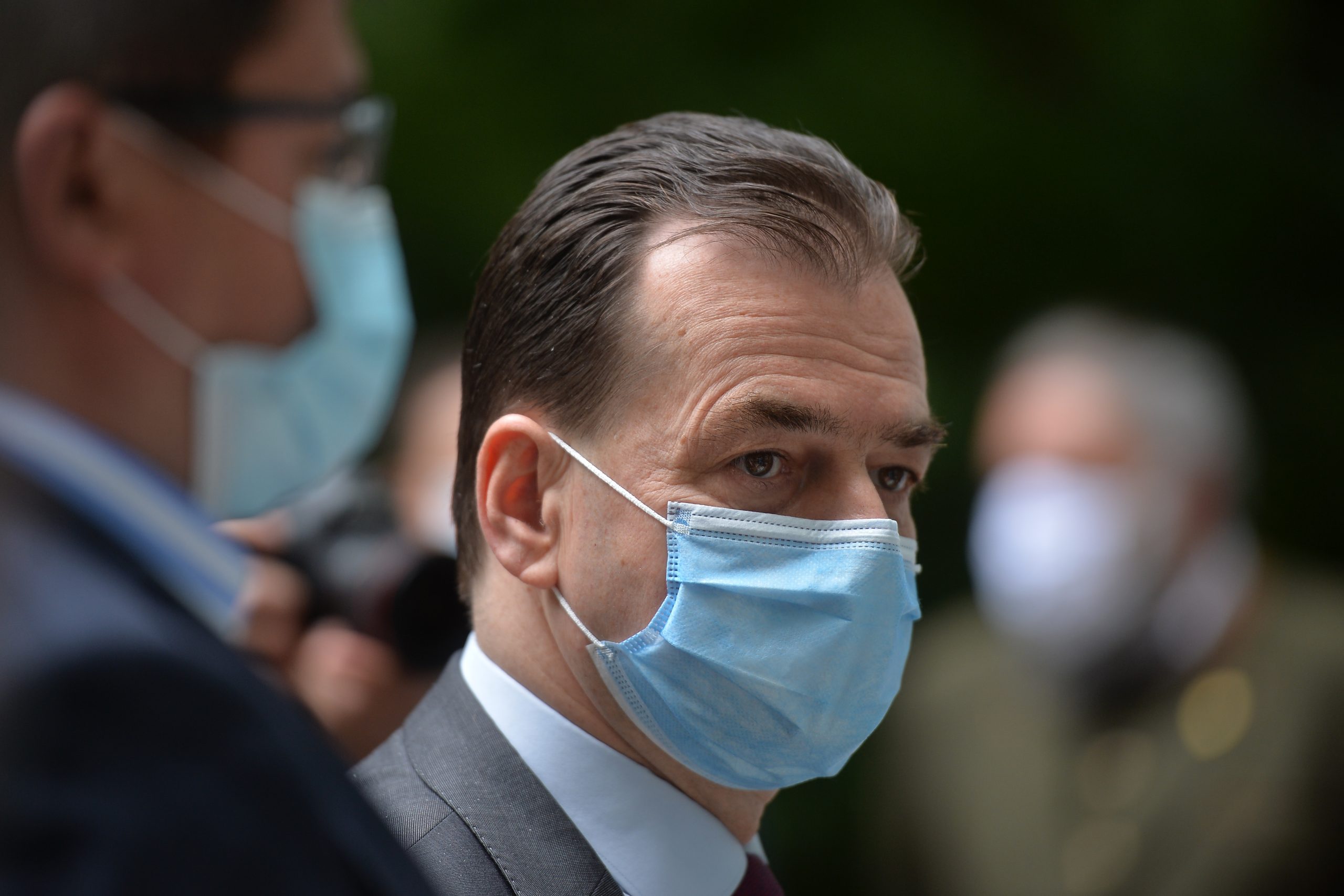 Guvernul atacă la CCR moţiunea de cenzură