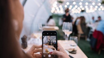 Pandemia reinventează restaurantele şi duce experienţa culinară în spaţii nonconformiste