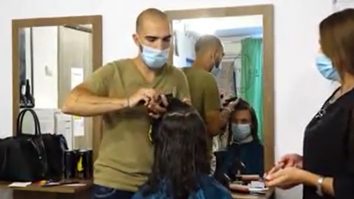 Corporatiștii se reprofilează. De frică să nu-și piardă jobul, Alex s-a înscris la un curs de frizerie