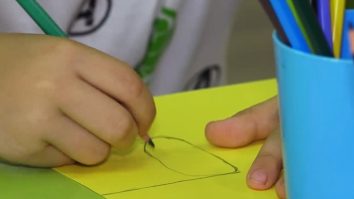 Cât te costă microschooling-ul sau o educatoare la domiciliu?