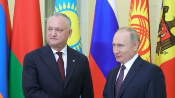 Vaccinul rusesc, la graniţa României. Preşedintele Republicii Moldova a cerut vaccinul creat de ruşi