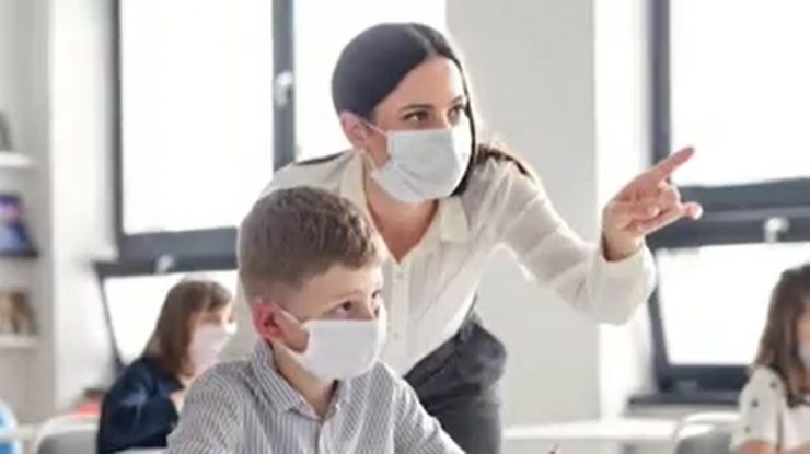 Mascații cu ghiozdan. Regulile pentru întoarcerea copiilor în clase