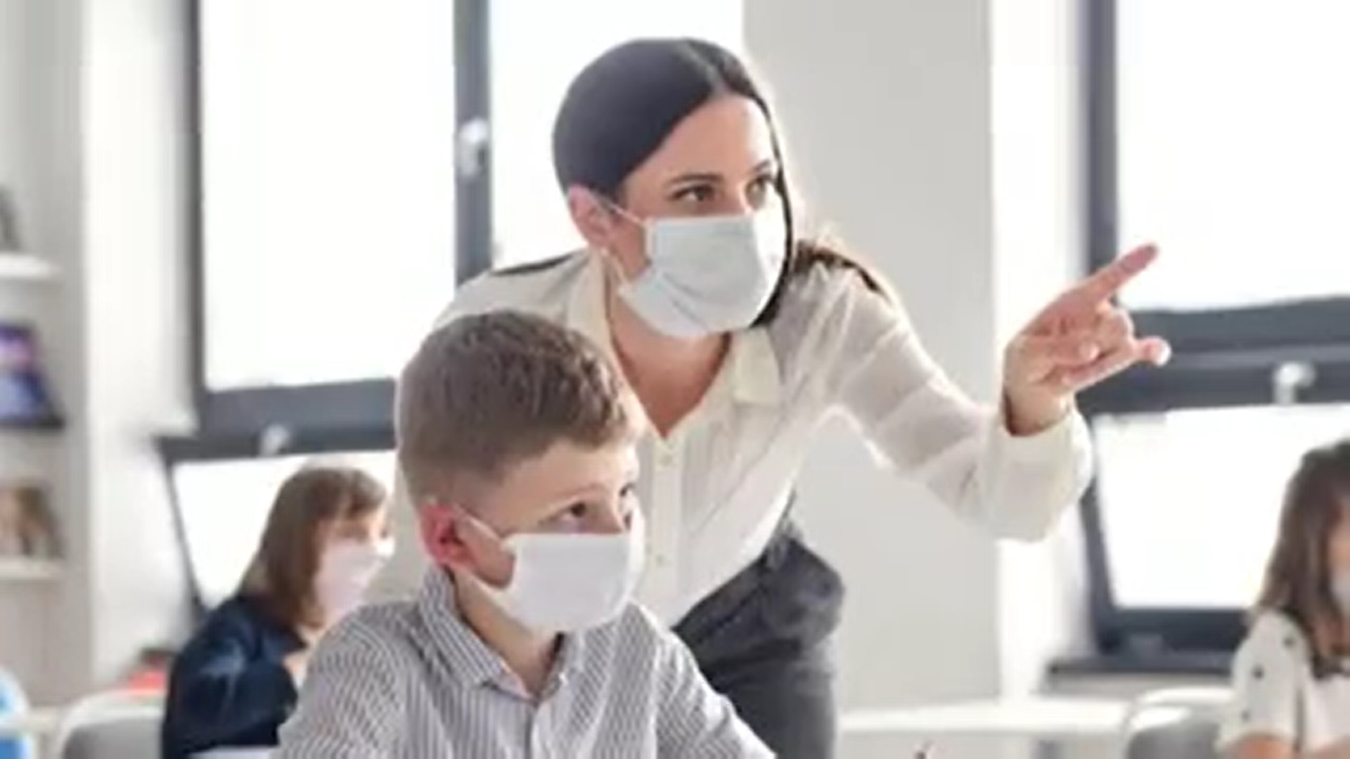 Mascații cu ghiozdan. Regulile pentru întoarcerea copiilor în clase