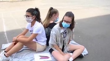 Alexandria face revoluţie prin teatru. Cel mai mare festival de teatru a ieșit în strad