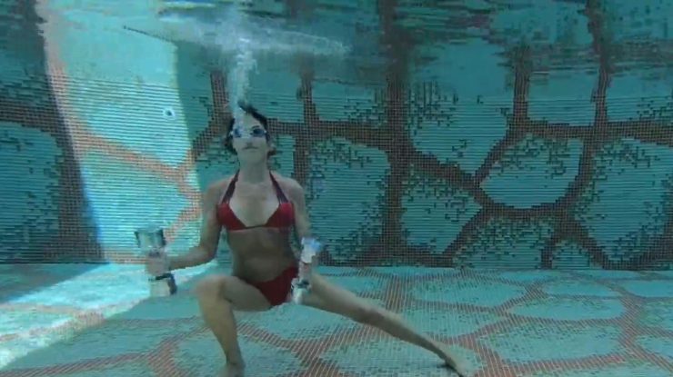 Sportul care te menține tânăr. Federica îți recomandă fitness-ul sub apă