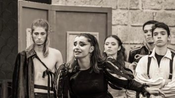 Bade şi Buse Ozgul au renunţat la visul de a deveni actriţe din cauza epidemiei