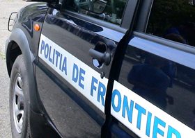 Doi sirieni au încercat să intre ilegal în România, ascunși pe osia unui TIR