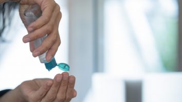 Directorul ANPC: Gel de mâini periculos în comerţ, toxic pentru sistemul nervos central şi pentru ochi