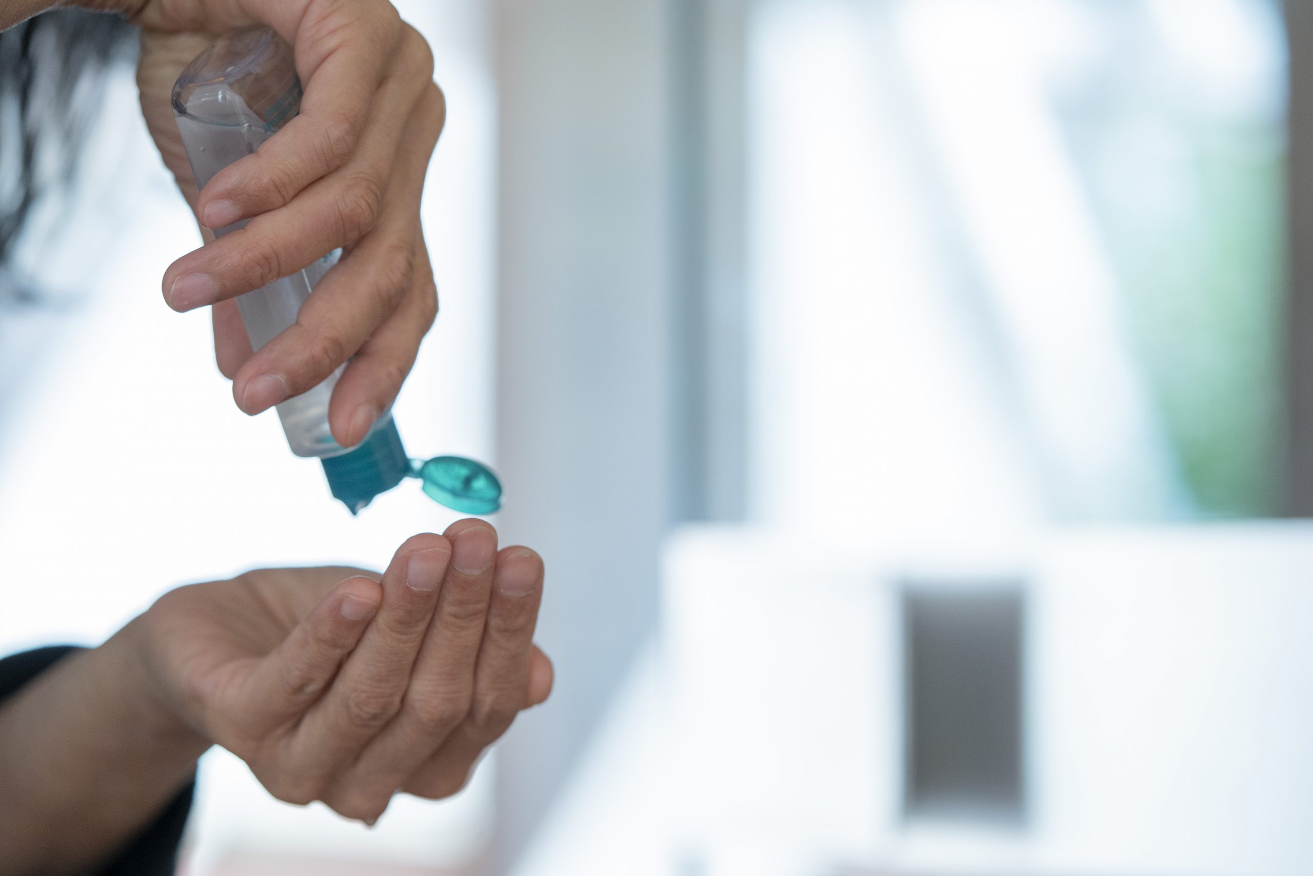 Directorul ANPC: Gel de mâini periculos în comerţ, toxic pentru sistemul nervos central şi pentru ochi