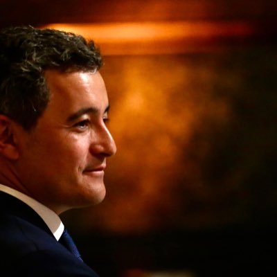 Un ministru le-a luat apărarea unor femei după ce doi polițiști le-au cerut să-și acopere sânii