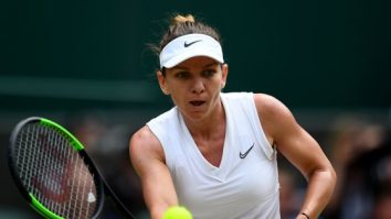 Halep se întoarce pe zgură. Ce le-a transmis fanilor de pe Insta