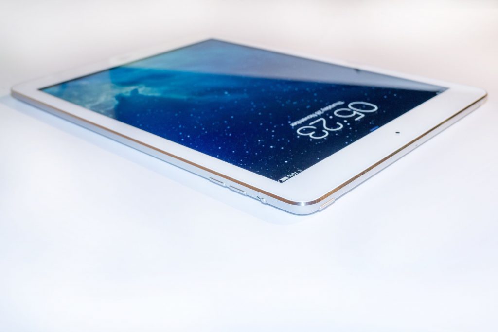 iPad Air 4: Cât costă tableta Apple și ce funcții oferă