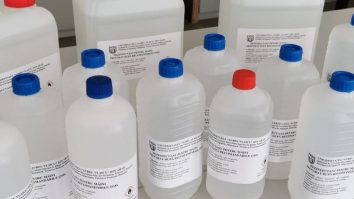 Ai grijă unde ţii dezinfectantul. Mai mulţi oameni l-au băut din greşeală şi au ajuns la urgenţă