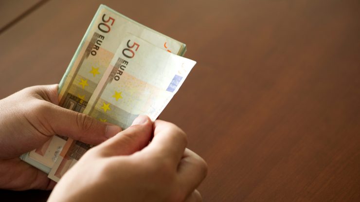 Germania testează venitul minim garantat. 120 de germani vor primi 1200 de euro pe luna timp de trei ani