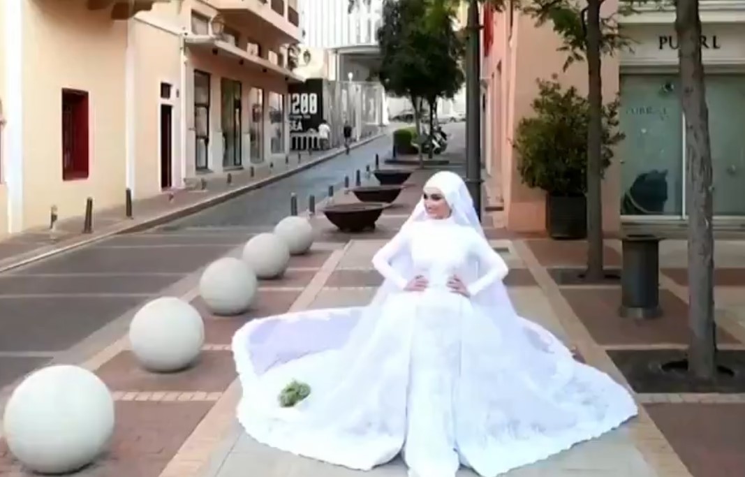 Sesiune foto întreruptă de explozia din Beirut. Momentul deflagrației, surprins de un cameraman care filma o mireasă în ziua nunții VIDEO