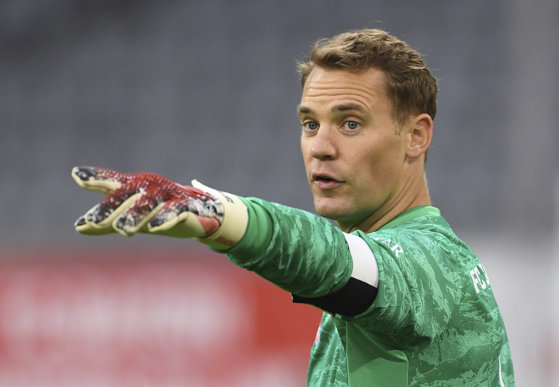 Manuel Neuer, campionul din poarta lui Bayern, a apărat cu ursulețul lângă el