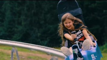 Te simți ca în Austria într-un parc de distracţii din staţiunea montană Durău. Ce poți face acolo