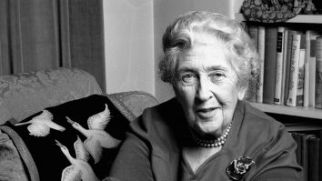 Romanul „Zece negri mititei” de Agatha Christie își schimbă numele. Motivul din spatele deciziei