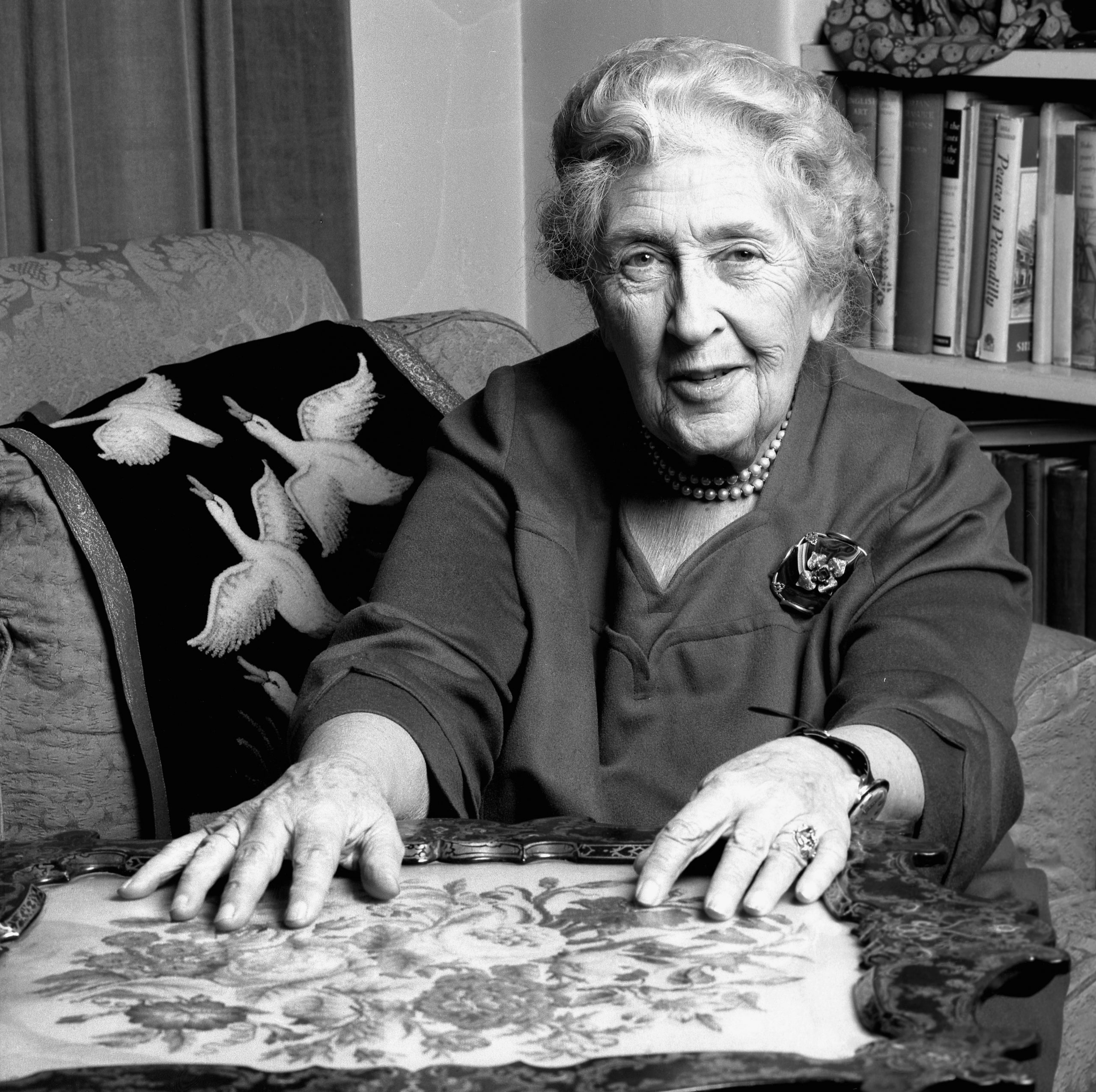 Romanul „Zece negri mititei” de Agatha Christie își schimbă numele. Motivul din spatele deciziei