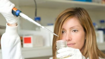 Cursă strânsă pentru vaccinul anti Covid. Johnson & Johnson anunţă cel mai mare studiu clinic