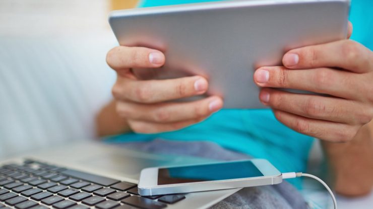 Tu ştii cât te costă gadget-urile de care copilul tău are nevoie la orele online?