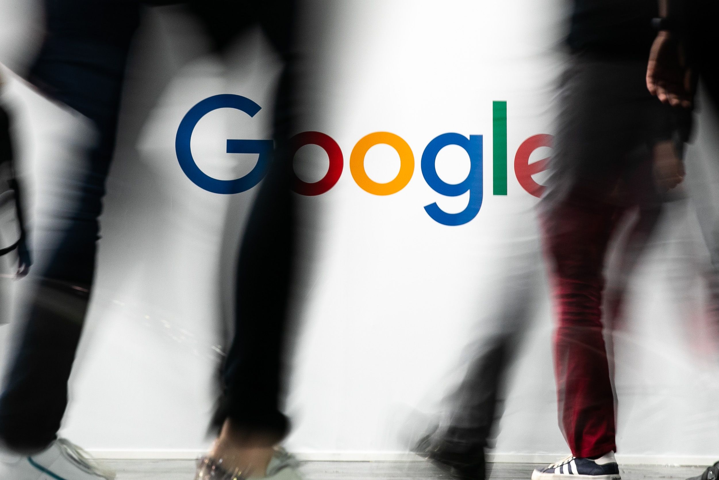 Google lansează primele telefoane 5G şi taie preţurile la celelalte