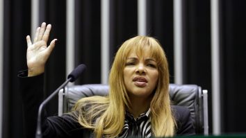 O deputată din Brazilia, acuzată că a plănuit moartea soțului. Bărbatul a fost ciuruit de 30 de gloanțe