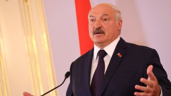 O lună de proteste în Belarus, dar dictatorul Lukaşenko refuză să lase puterea