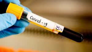 Te poți testa de coronavirus acasă. Cât costă noile kituri și unde le găsești